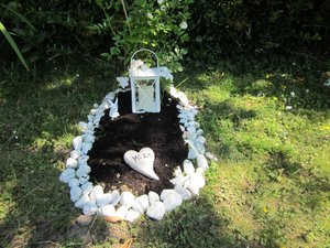 myra und milas grab 003.jpg