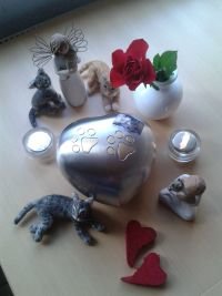 Krümels Urne klein.jpg