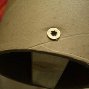 Kantholz - in der Papprolle verschraubt (einmal oben und einmal unten)